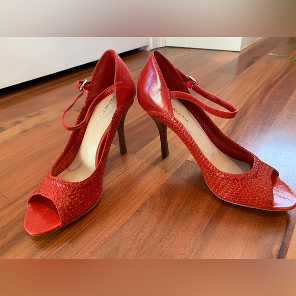BCBG all leather shoes. Like new